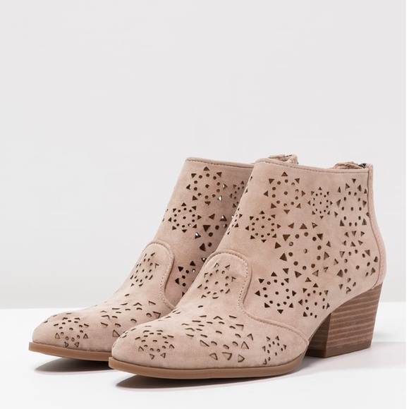Suede Cut Out Boho Details Chic Ankle Booties - Picture 2 of 4